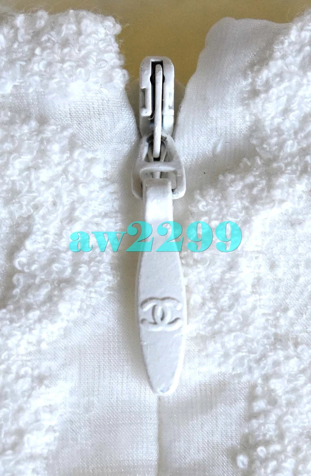 CHANEL 09C 2009 NEW CAMELLIA CC LOGO 2-PIECE JACKET & SKIRT SUIT FR 36 OFF-WHITE