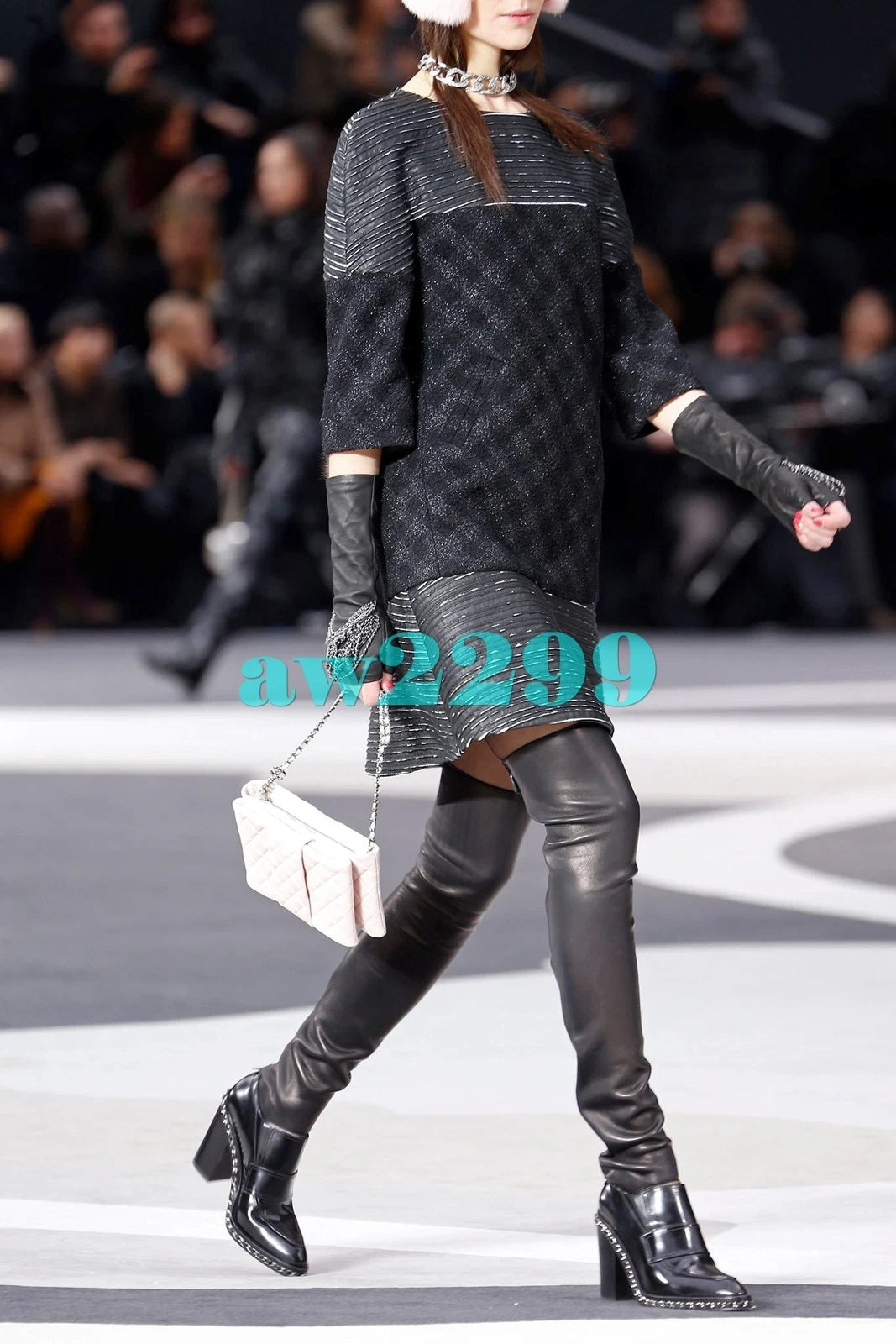 Chanel 13A 2013 $7,100 New Most Wanted Tweed CC Logo Runway Dress FR 38